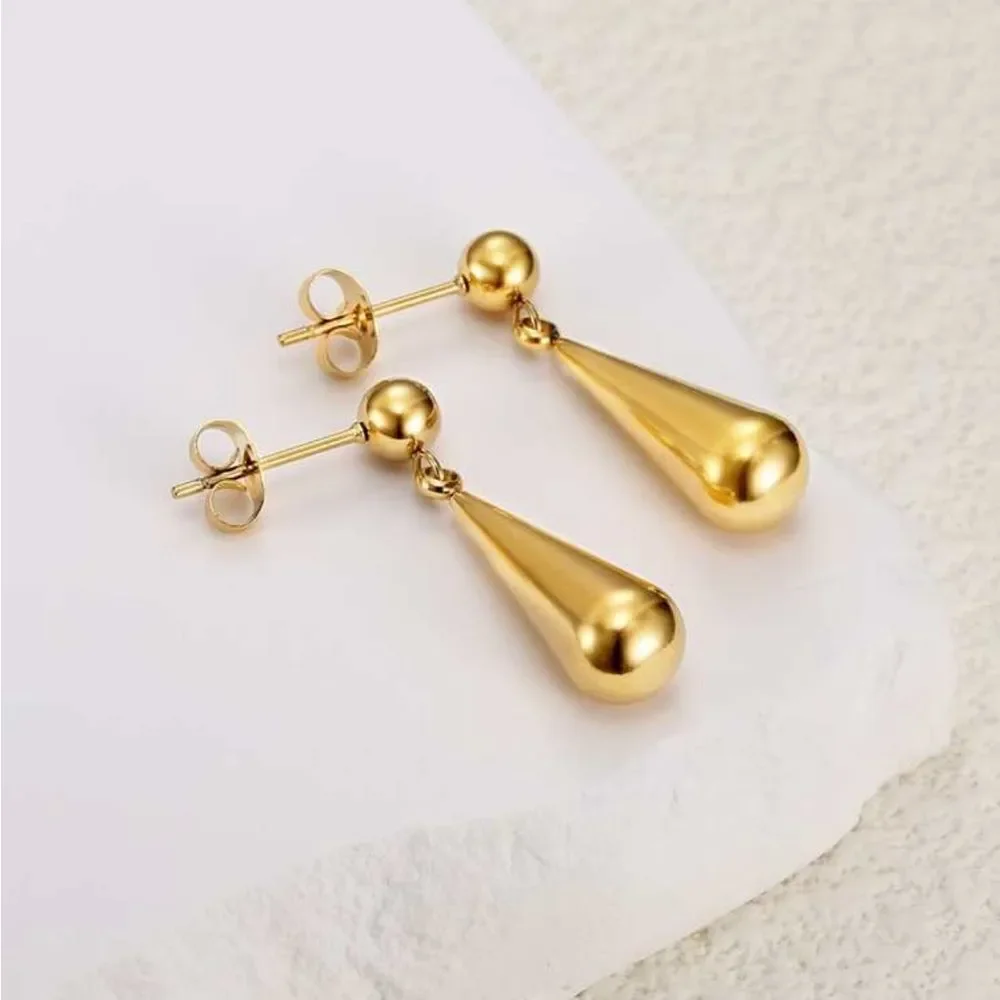 Gold Teardrop Earrings M1540